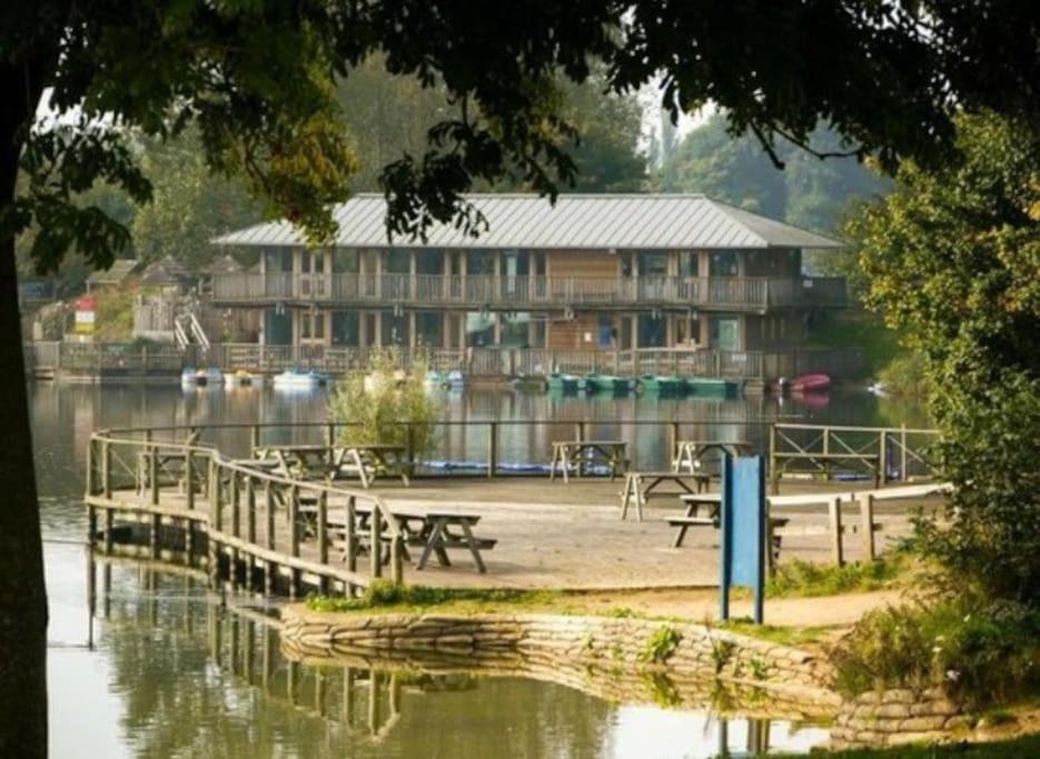 38 Windrush Lake South Cerney Exterior foto