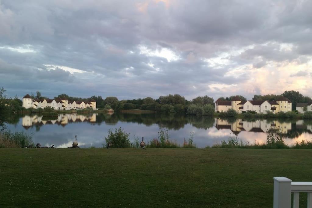 38 Windrush Lake South Cerney Exterior foto