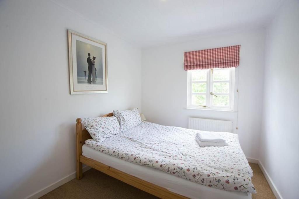 38 Windrush Lake South Cerney Exterior foto