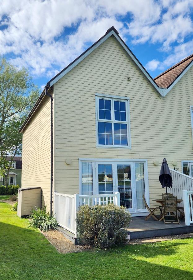 38 Windrush Lake South Cerney Exterior foto