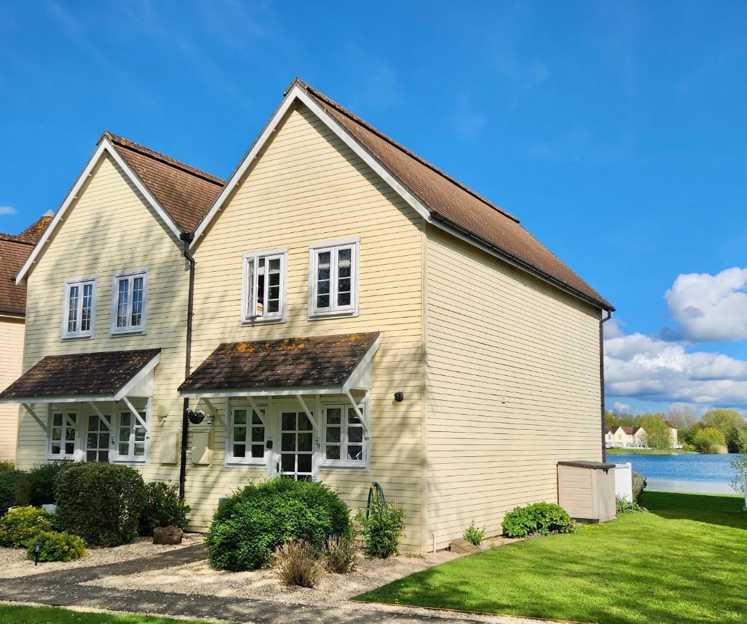 38 Windrush Lake South Cerney Exterior foto